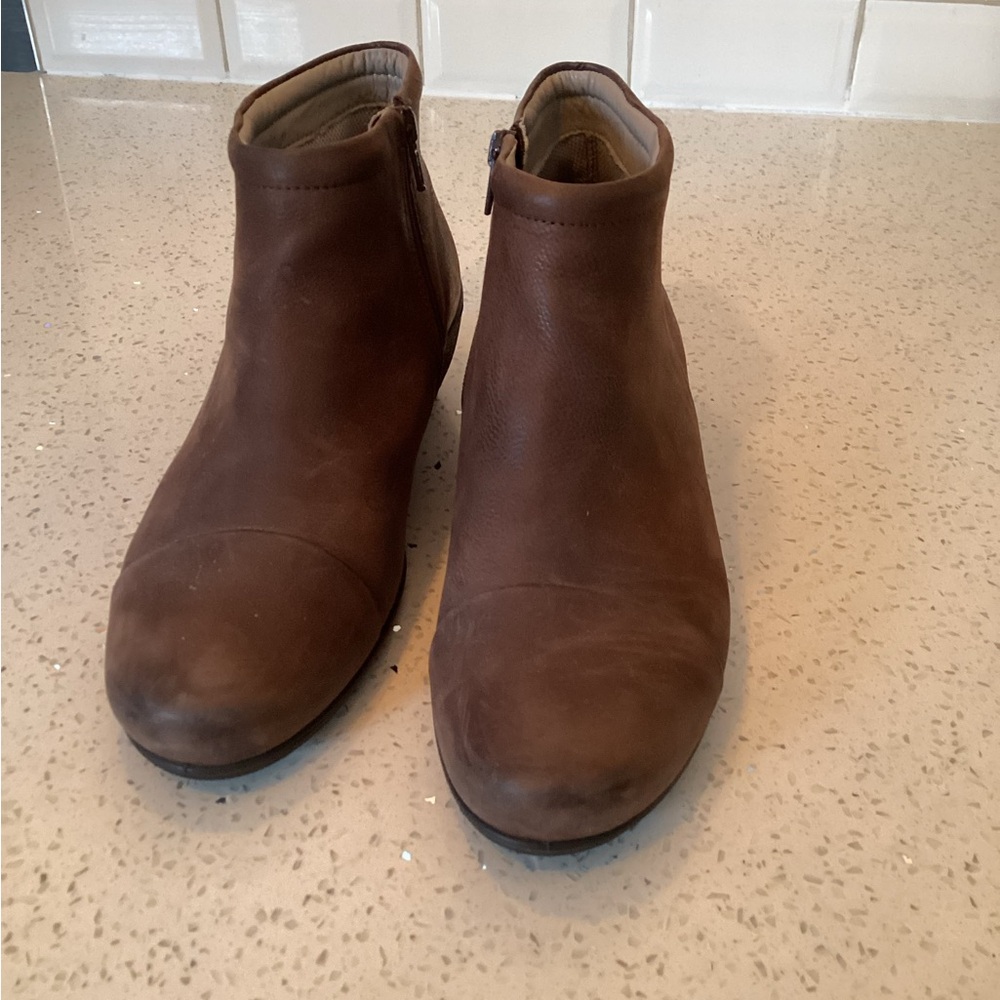 Leather ankle boot - Picture 4 of 9